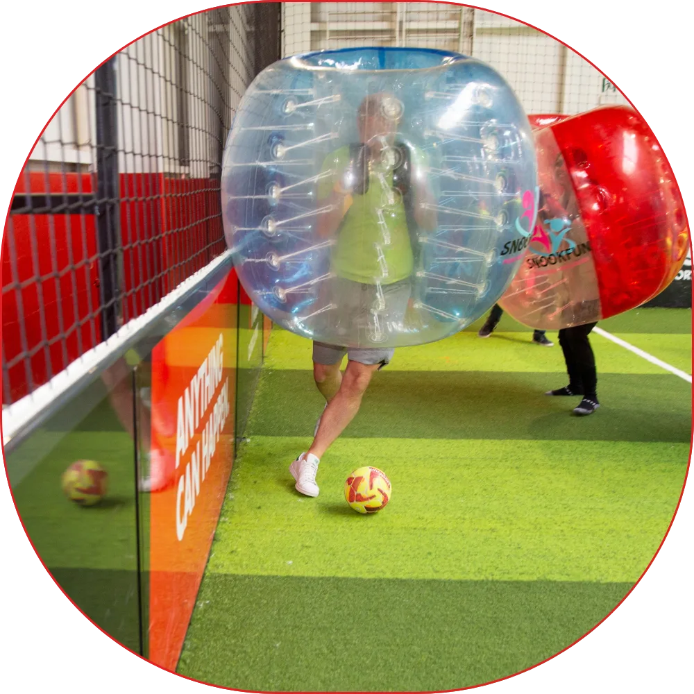 BUBBLE FOOT ARENA FOOTBALL ANNIVERSAIRES TEAMBUILDING BOULES GEANTES GONFLABES ANIMATION ACTIVITES SPORTIVES FUN LOISIRS DIVERTISSEMENT JEU EQUIPE GROUPE EVG EVF ENTERREMENT VIE GARCON FILLE BULLES GEANTES