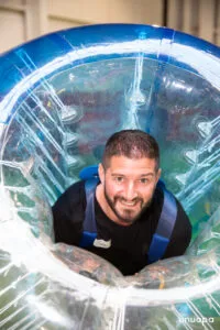 BUBBLE FOOT ARENA FOOTBALL ANNIVERSAIRES TEAMBUILDING BOULES GEANTES GONFLABES ANIMATION ACTIVITES SPORTIVES FUN LOISIRS DIVERTISSEMENT JEU EQUIPE GROUPE EVG EVF ENTERREMENT VIE GARCON FILLE BULLES GEANTES MONS GENT SINT NIKLAAS