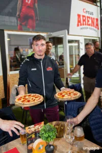 TEAMBUILDING ARENA FOOTBALL MONS ACTIVITE RENFORCEMENT COHESION EQUIPE JEUX COLLABORATION ATELIER LEADERSHIP ACTIVITE GROUPE FORMATION EXERCICE COLLECTIF CREATIVITE EN ENTREPRISE AMELIORER PRODUCTIVITE GENT SINT-NIKLAAS