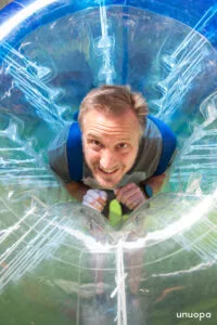 BUBBLE FOOT ARENA FOOTBALL ANNIVERSAIRES TEAMBUILDING BOULES GEANTES GONFLABES ANIMATION ACTIVITES SPORTIVES FUN LOISIRS DIVERTISSEMENT JEU EQUIPE GROUPE EVG EVF ENTERREMENT VIE GARCON FILLE BULLES GEANTES